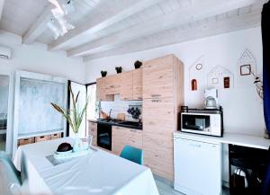 A kitchen or kitchenette at Casa Sabina