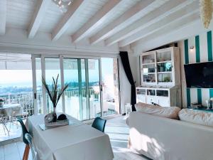 A television and/or entertainment centre at Casa Sabina
