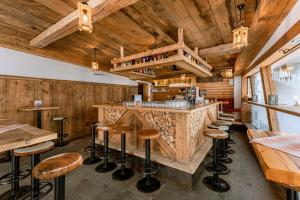 Ο χώρος του lounge ή του μπαρ στο Hotel Restaurant Hexenalm