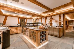 Η κουζίνα ή μικρή κουζίνα στο Hotel Restaurant Hexenalm