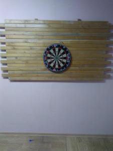 a dartboard on a wall with a board on it at Wypoczynek Kocia Góra in Dziemiany