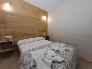 Ένα ή περισσότερα κρεβάτια σε δωμάτιο στο Benidorm Center Puerto Poniente 1º