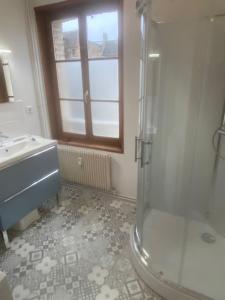 Bilik mandi di LE LIERRE , 2ème Etage +13 gambar