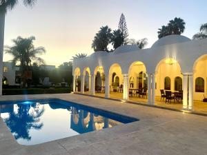 a villa with a swimming pool and a house at Aldea del Bazar in Tehuacán