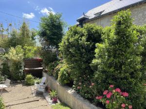 Ogród w obiekcie Gîte 3* Piscine Spa entre ZOO BEAUVAL FUTUROSCOPE CHATEAUX LOIRE