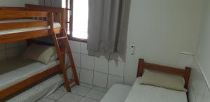 a room with two bunk beds and a window at Aconchego em Floripa in Florianópolis