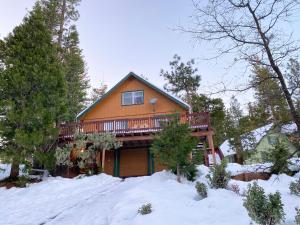 a house with a deck in the snow at Bearvista in Arnold