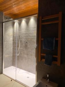 A bathroom at Attico Vista Tofane