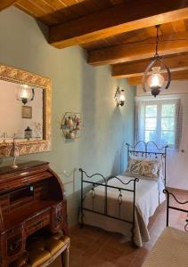 a bedroom with a bed and a piano and a mirror at Agriturismo La Valle Dimenticata in Urbania