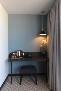 a desk in a room with a table and a chair at Victoria by Petit Chic in Mellieħa