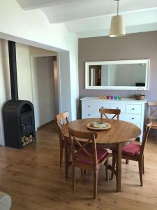 Kuchyň nebo kuchyňský kout v ubytování Mirador de Sant Llorenç · Acogedor apartamento 6p