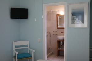 Kamar mandi di SPIROS & HIROKO Hotel - ADULTS ONLY