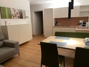 A kitchen or kitchenette at Apartments Johanna