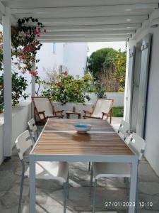 Patio nebo venkovní prostory v ubytování George's Seaside Apartments Sifnos