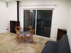 Zdjęcie z galerii obiektu Appartement entier dans dépendance w mieście Saint-Morillon