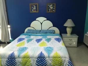 a bedroom with a bed with a blue wall at Rare 1BR condo, Makati Philippines in Manila