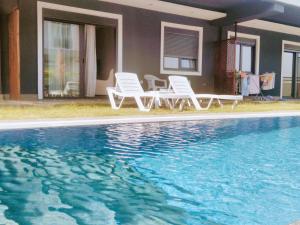 Bazén v ubytování Mali Garden Residence nebo v jeho okolí
