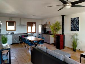 a kitchen and living room with a table and chairs at Le Chardon 1 in Baudinard