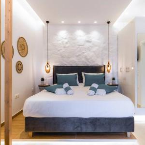 A bed or beds in a room at Sofilins Luxury Suite