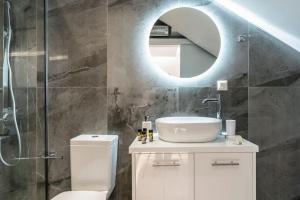 A bathroom at Sofilins Luxury Suite