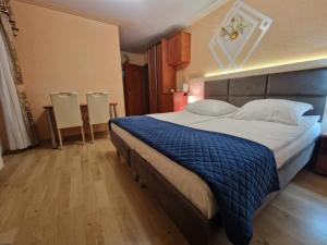 Posteľ alebo postele v izbe v ubytovaní VILLA DORA - CENTRUM, BASEN 5m x 10m, Plac zabaw, Parking