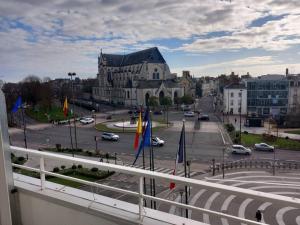 Fotografia z galérie ubytovania Bel appartement lumineux en centre-ville v destinácii Orléans
