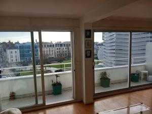 Fotografia z galérie ubytovania Bel appartement lumineux en centre-ville v destinácii Orléans