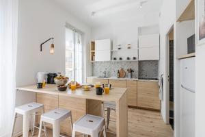 Kuchyňa alebo kuchynka v ubytovaní PLACE: Le soleil de Marseille s’invite dans ce T2