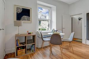 Fotografie z fotogalerie ubytování Cheerful Stays - Westend Cottage v destinaci Edinburgh