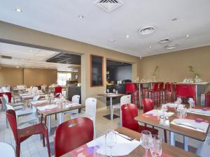 Campanile Lyon Nord - Ecully 레스토랑 또는 맛집