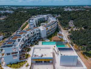 Bazén v ubytování The Waves Tulum by BNB Experience nebo v jeho okolí