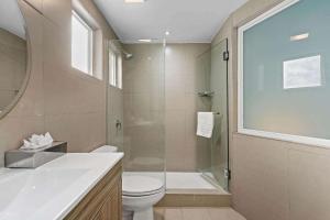 a bathroom with a toilet and a shower and a sink at Abitta Boutique Hotel, Ascend Hotel Collection in San Juan