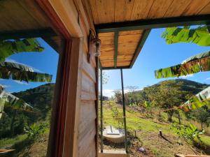 una vista desde la ventana de una casa en Lantana en Estelí
