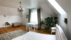 a bedroom with a bed and a desk and a window at Cozy house with spacious backyard in Akademija