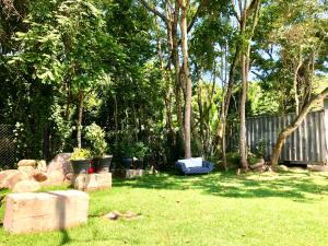 a yard with a fence and some trees and grass at Recanto Canajurê in Florianópolis
