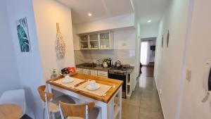 Kuchyň nebo kuchyňský kout v ubytování Precioso departamento en zona gastronomica con cochera + 10 fotografií