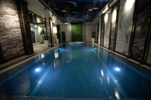 Бассейн в Continental Hotel Samarkand или поблизости