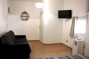Telewizja i/lub zestaw kina domowego w obiekcie Au cœur de Saint Chamas
