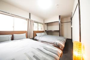 Uma cama ou camas num quarto em ACT one