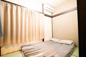 Uma cama ou camas num quarto em ACT one