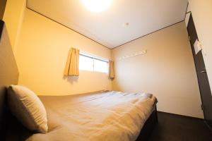 Uma cama ou camas num quarto em ACT one