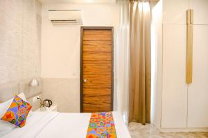 Ένα ή περισσότερα κρεβάτια σε δωμάτιο στο FabHotel F9 Sector 19