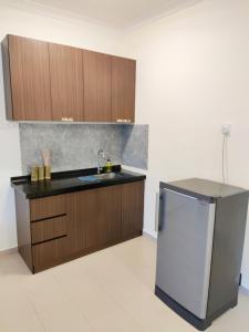 Kuchyň nebo kuchyňský kout v ubytování Balini Home Tiara Desaru