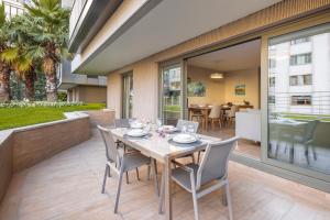 Tzl Suites Hotel Nişantaşı的阳台或露台