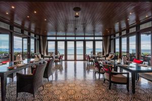 Restaurace v ubytování InterContinental Koh Samui Resort, an IHG Hotel