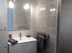 Kúpeľňa v ubytovaní Spacious studio in the center of Cannes nice terrace easy walk to the Croisette and Palais - 1923 + 15 fotografií