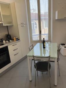 Kuchyňa alebo kuchynka v ubytovaní Villa Jeanne,appartamento vicino Monaco Vista mare