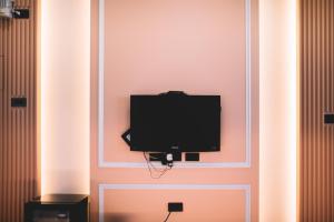 TV a/nebo společenská místnost v ubytování Xiaoliuqiu Ayana B&B + 37 fotografií