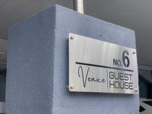 卢穆特Venice Guest Hostel - Bilik Sahaja的相册照片