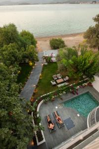 Bazén v ubytování Icon Beach Suites Hotel Sovalye Island nebo v jeho okolí